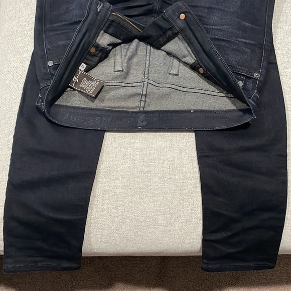 Size 27 the skinny seven jeans in dark almost black faded wash. - Picture 4 of 5